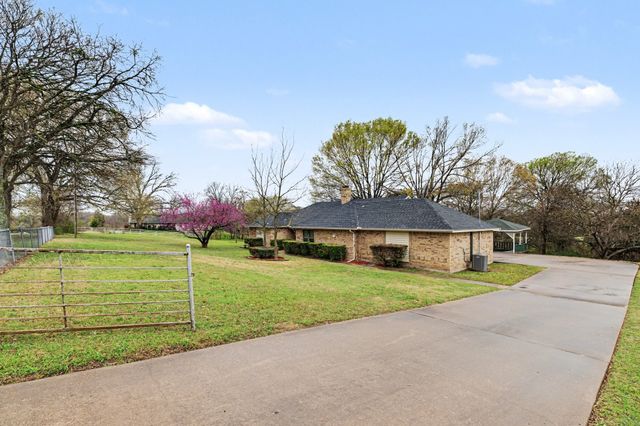 611 Shawnee Road, Waxahachie, TX 75165