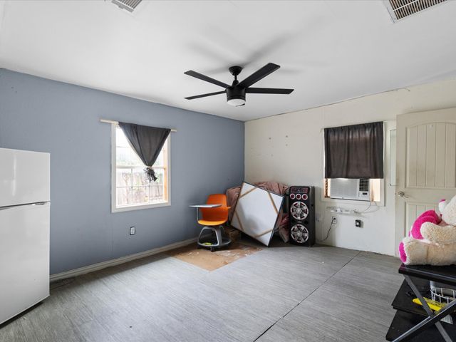 2232 E Kiest Boulevard, Dallas, TX 75216