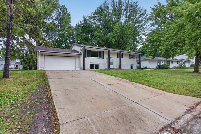 406 Centennial Drive, Roseville, MN 55113