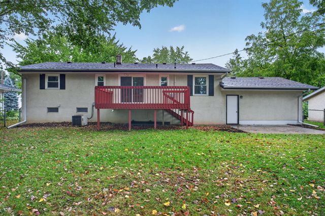 406 Centennial Drive, Roseville, MN 55113
