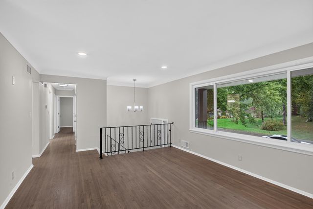 406 Centennial Drive, Roseville, MN 55113