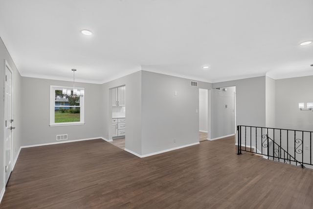 406 Centennial Drive, Roseville, MN 55113