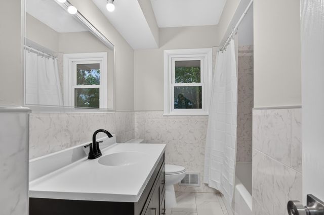 406 Centennial Drive, Roseville, MN 55113