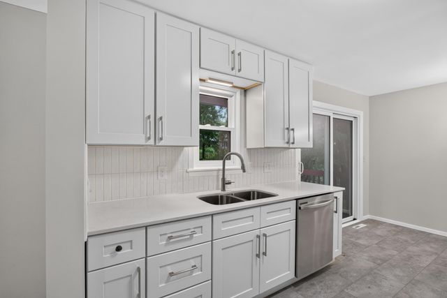 406 Centennial Drive, Roseville, MN 55113