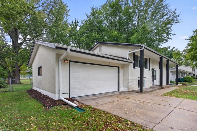 406 Centennial Drive, Roseville, MN 55113