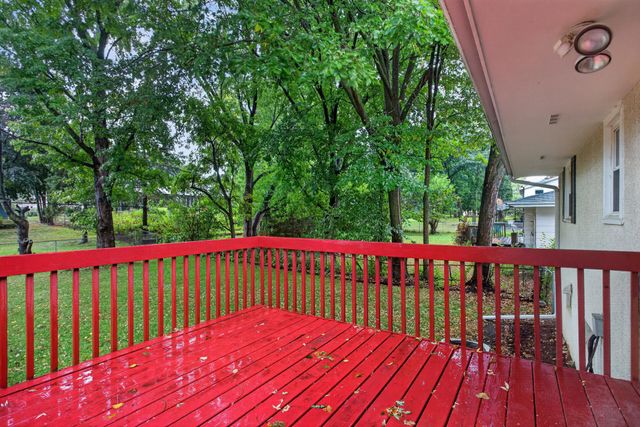 406 Centennial Drive, Roseville, MN 55113