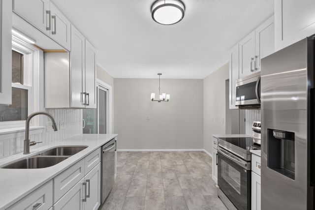 406 Centennial Drive, Roseville, MN 55113