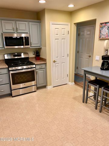 2752 Meadow Lake Drive, Toms River, NJ 08755