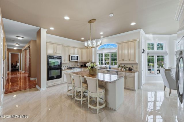7 Crystal Court, Manalapan, NJ 07726