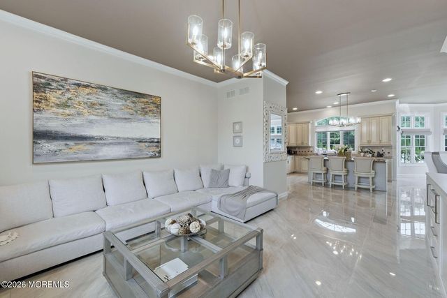 7 Crystal Court, Manalapan, NJ 07726