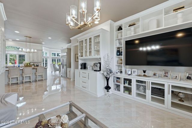 7 Crystal Court, Manalapan, NJ 07726