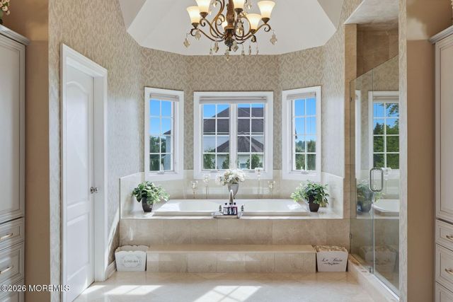 7 Crystal Court, Manalapan, NJ 07726