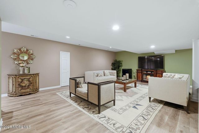 7 Crystal Court, Manalapan, NJ 07726