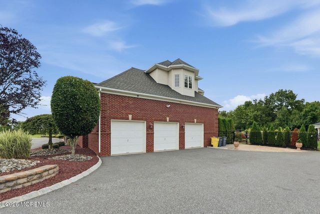 7 Crystal Court, Manalapan, NJ 07726