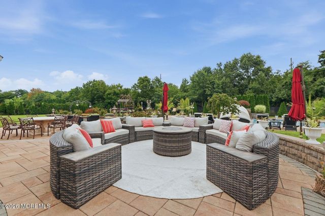 7 Crystal Court, Manalapan, NJ 07726