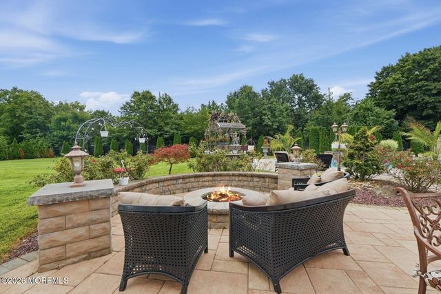7 Crystal Court, Manalapan, NJ 07726