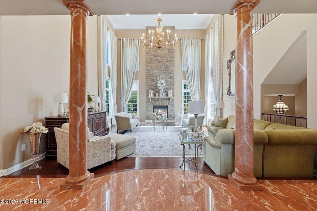 7 Crystal Court, Manalapan, NJ 07726