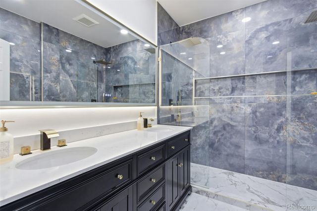 41867 Cantebury Drive, Novi, MI 48377