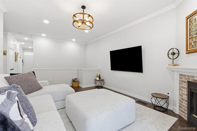 41867 Cantebury Drive, Novi, MI 48377