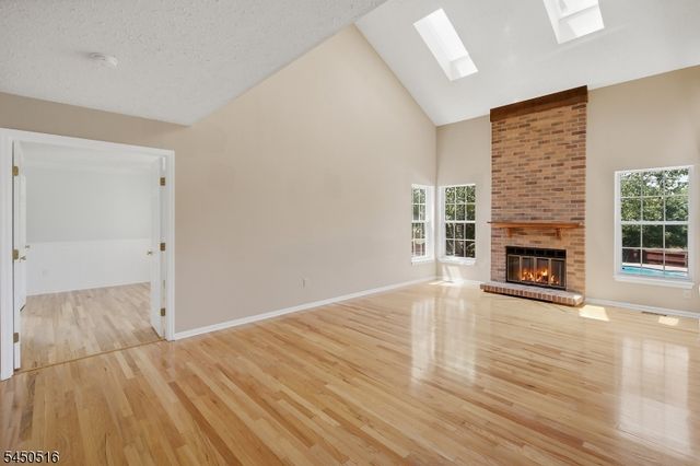 17 Bacorn Rd, Raritan Twp., NJ 08822