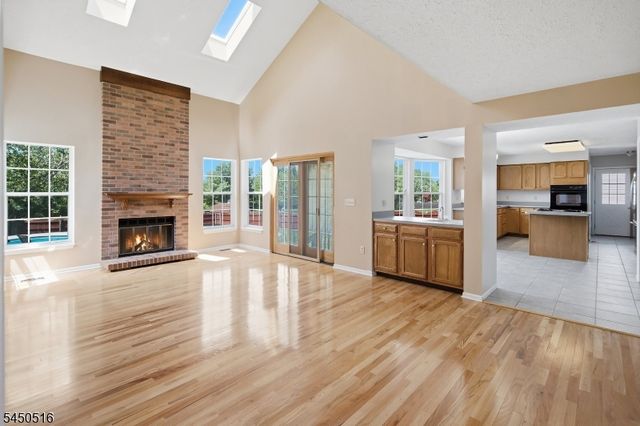 17 Bacorn Rd, Raritan Twp., NJ 08822