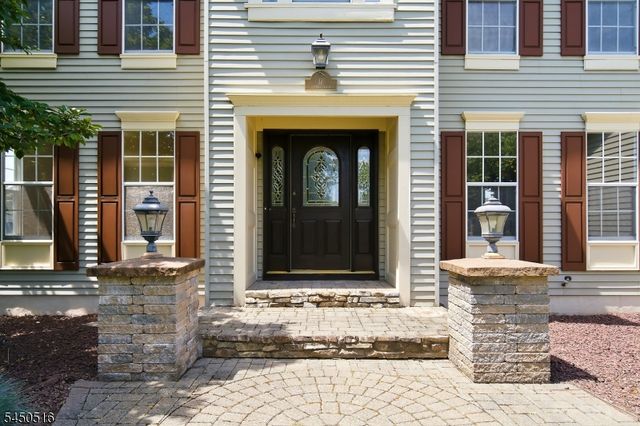17 Bacorn Rd, Raritan Twp., NJ 08822