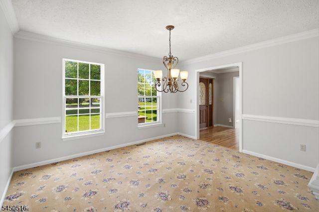 17 Bacorn Rd, Raritan Twp., NJ 08822