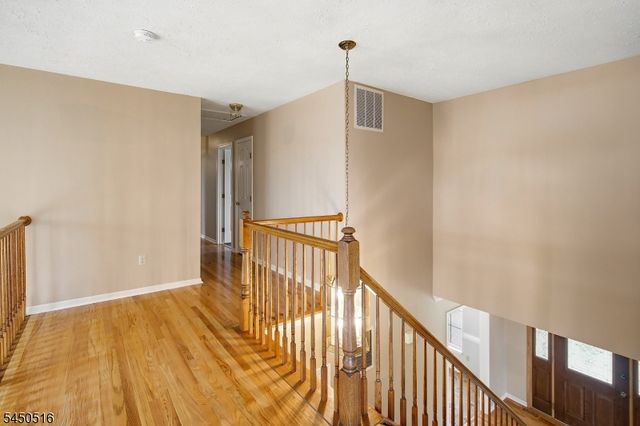 17 Bacorn Rd, Raritan Twp., NJ 08822