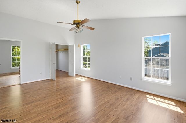 17 Bacorn Rd, Raritan Twp., NJ 08822