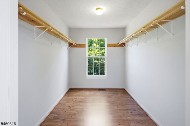 17 Bacorn Rd, Raritan Twp., NJ 08822