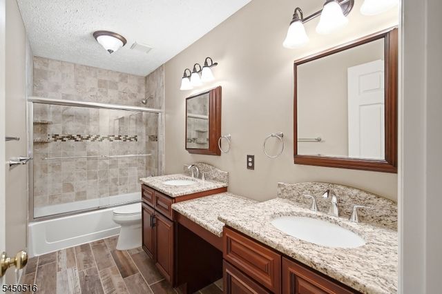 17 Bacorn Rd, Raritan Twp., NJ 08822