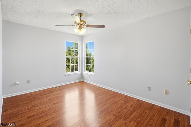 17 Bacorn Rd, Raritan Twp., NJ 08822