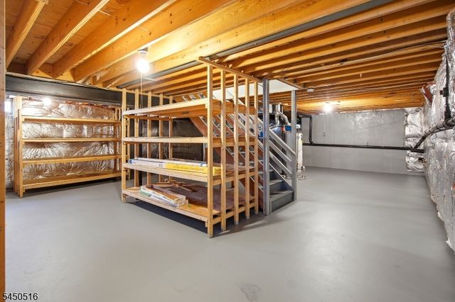 17 Bacorn Rd, Raritan Twp., NJ 08822