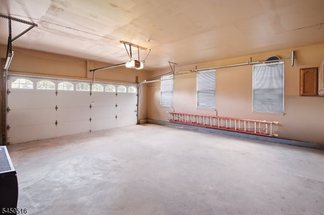 17 Bacorn Rd, Raritan Twp., NJ 08822