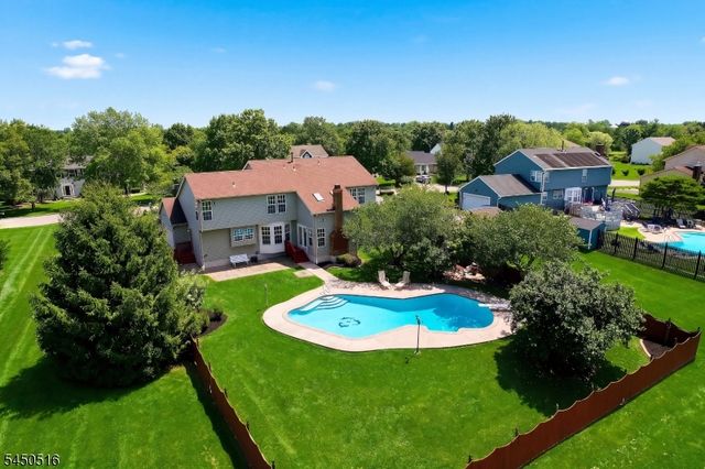 17 Bacorn Rd, Raritan Twp., NJ 08822