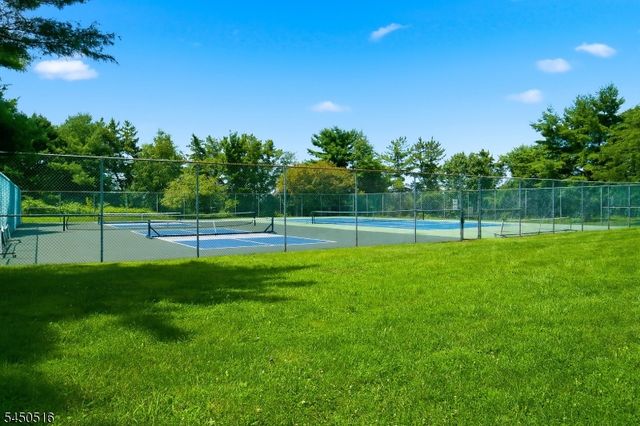 17 Bacorn Rd, Raritan Twp., NJ 08822