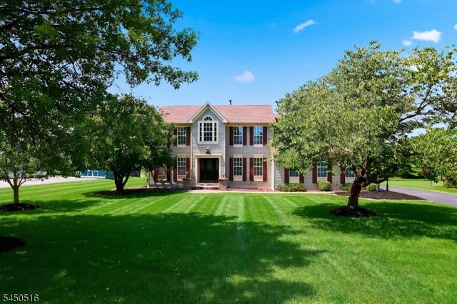 17 Bacorn Rd, Raritan Twp., NJ 08822