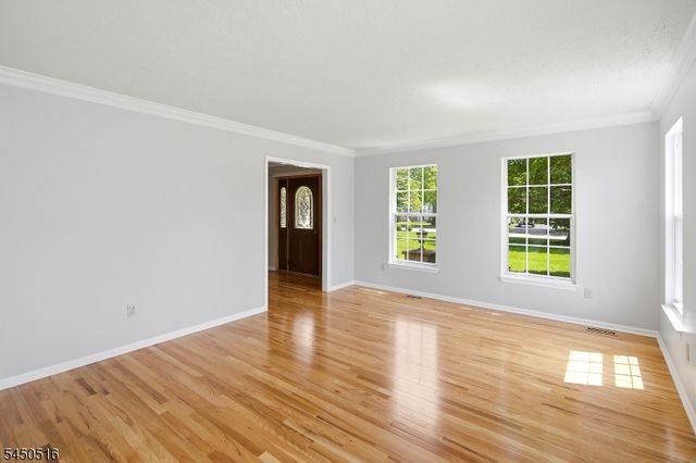 17 Bacorn Rd, Raritan Twp., NJ 08822