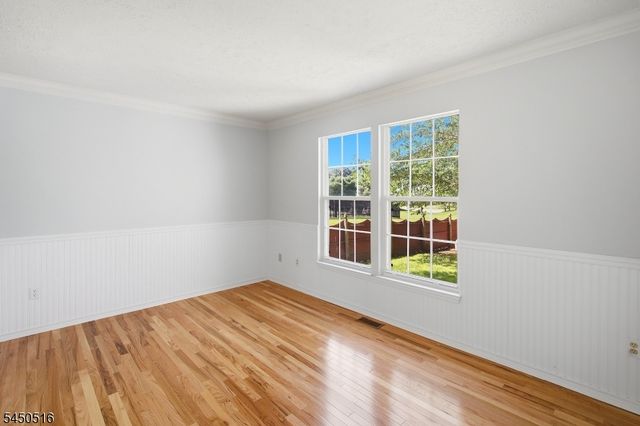 17 Bacorn Rd, Raritan Twp., NJ 08822