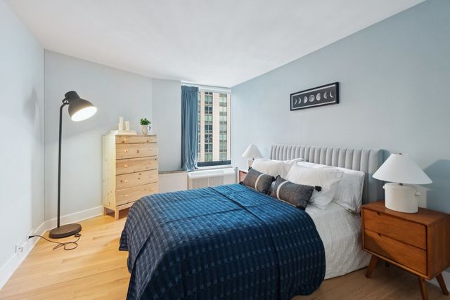 155 N Harbor Drive 2205, Chicago, IL 60601