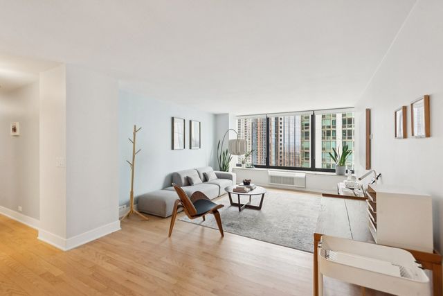 155 N Harbor Drive 2205, Chicago, IL 60601