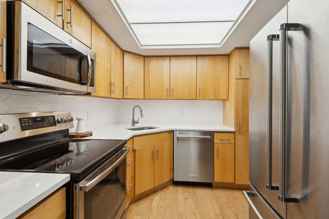 155 N Harbor Drive 2205, Chicago, IL 60601