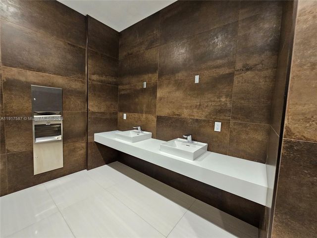 1006 E Hallandale Beach Blvd 4-205, Hallandale Beach, FL 33009