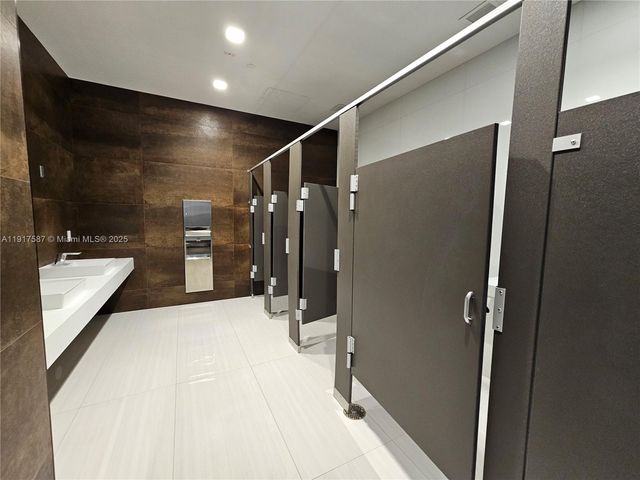 1006 E Hallandale Beach Blvd 4-205, Hallandale Beach, FL 33009