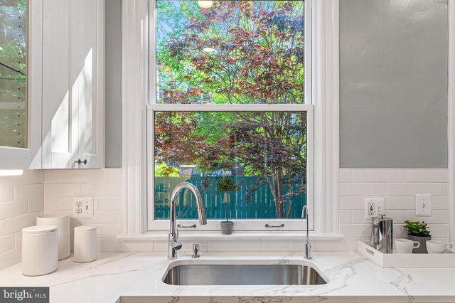 1518 MONROE ST NW, Washington, DC 20010