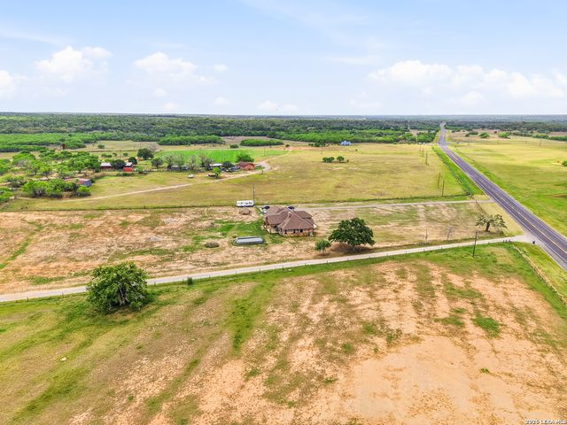 15820 Fm 539, La Vernia, TX 78121