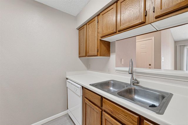 12550 Whittington Drive 610, Houston, TX 77077