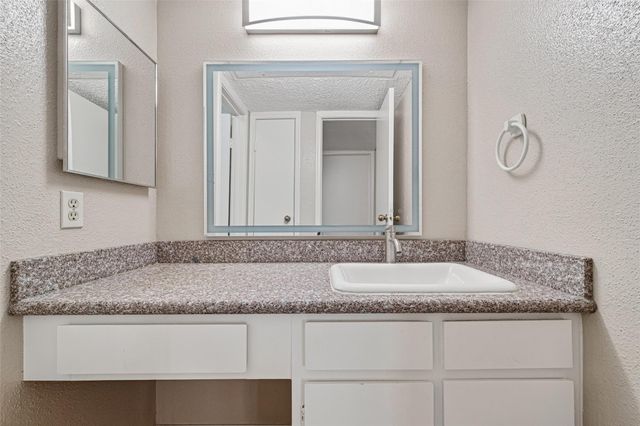 12550 Whittington Drive 610, Houston, TX 77077