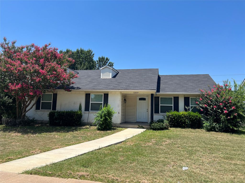 5229 Goodman Drive, The Colony, TX 75056