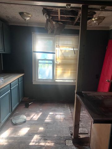 2214 Iroquois Avenue, Flint, MI 48503